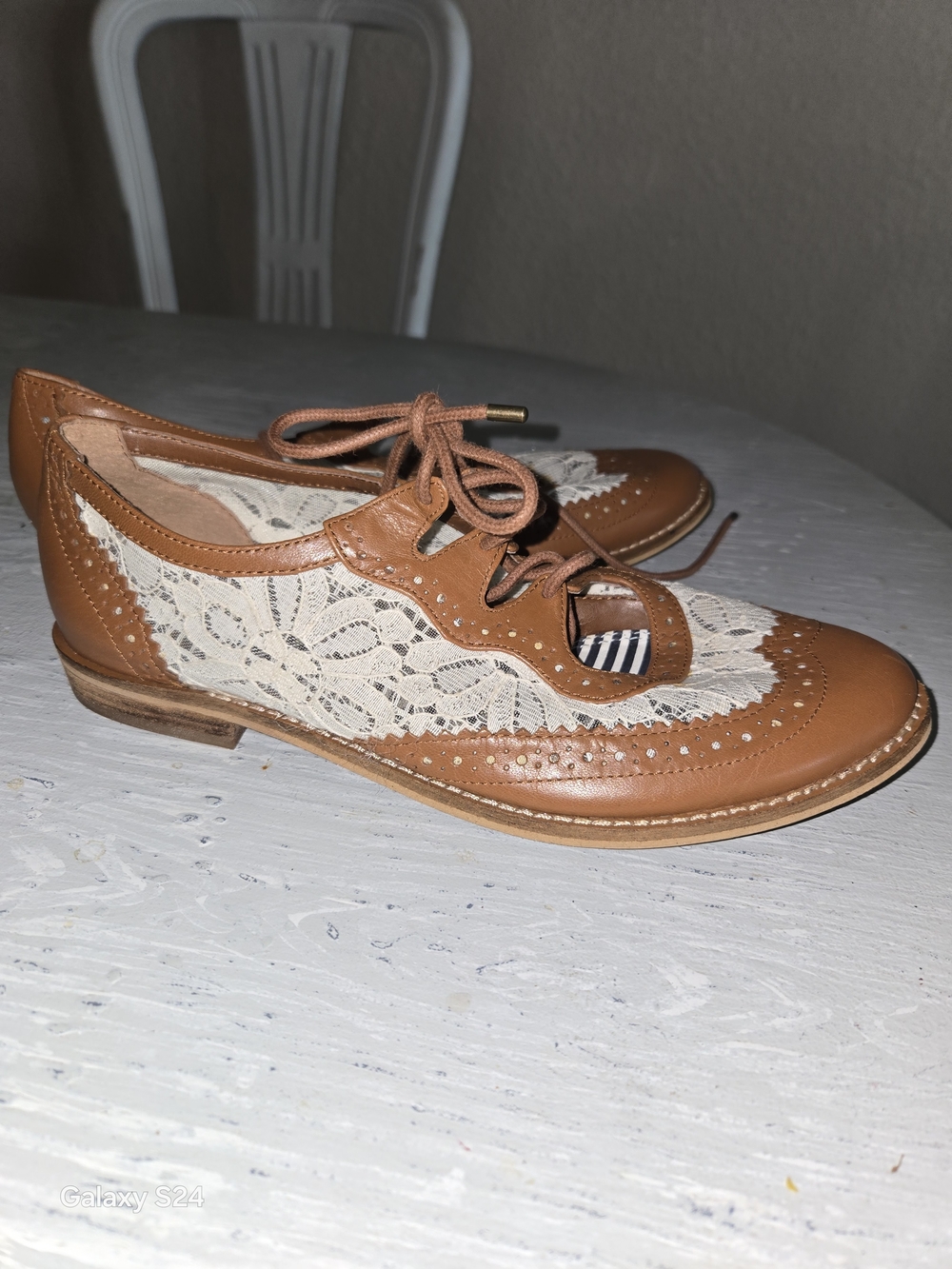 Gianni Bini Tan and Cream Lace Oxford Flats Womens 7